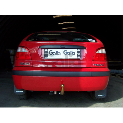 R014A GALIA Полностью оцинкованный фаркоп на Renault Megane I хетчбек 1996-2003, номерной знак на задней двери. Тип шара: A. Установка без снятия и выреза бампера. Нагрузки: 1350/75 кг, масса фаркопа 14,25 кг