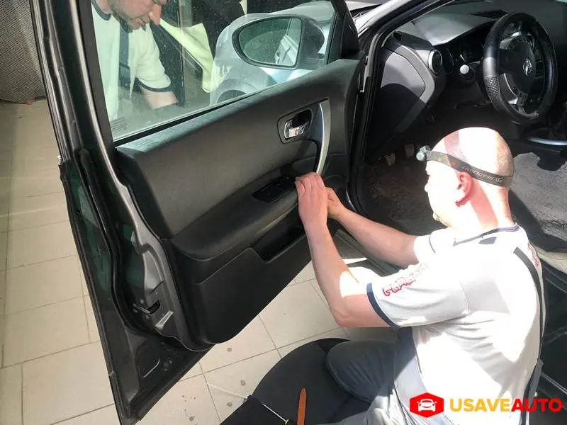 Перетяжка дверных карт на Nissan Qashqai