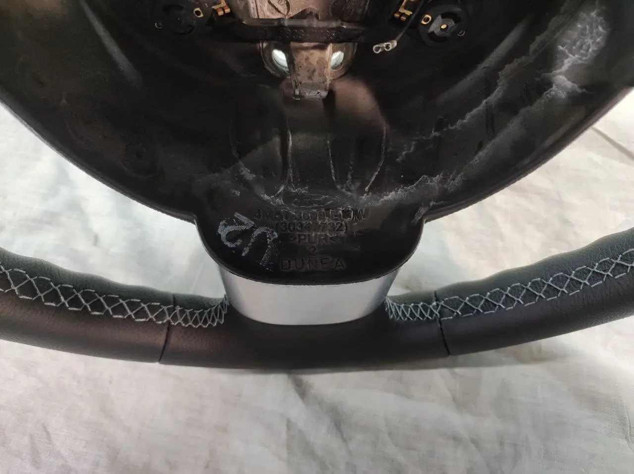 Ford Focus 2 чехлы Интер, ручка КПП, подлокотник, перетяжка руля