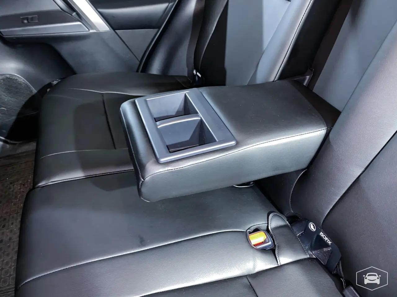 Чехлы от компании Интер на Toyota RAV4 Чехлы от компании Интер на Toyota RAV4