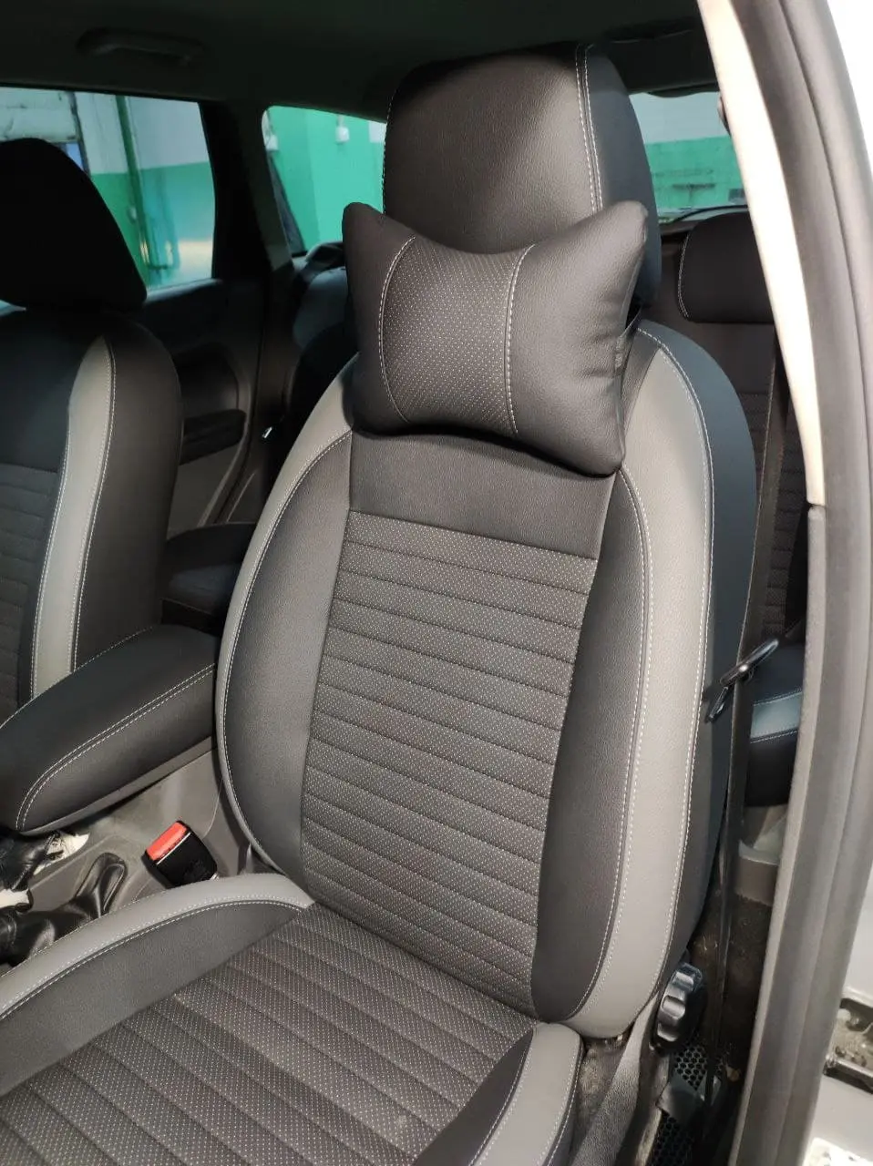 Ford Focus 2 чехлы Интер, ручка КПП, подлокотник, перетяжка руля