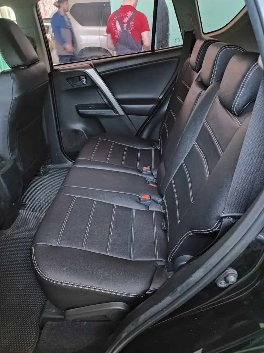 Чехлы Интер на Toyota Rav4 (ткань Швайцер BMW)