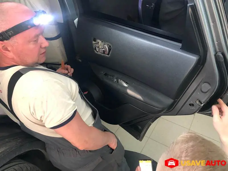 Перетяжка дверных карт на Nissan Qashqai