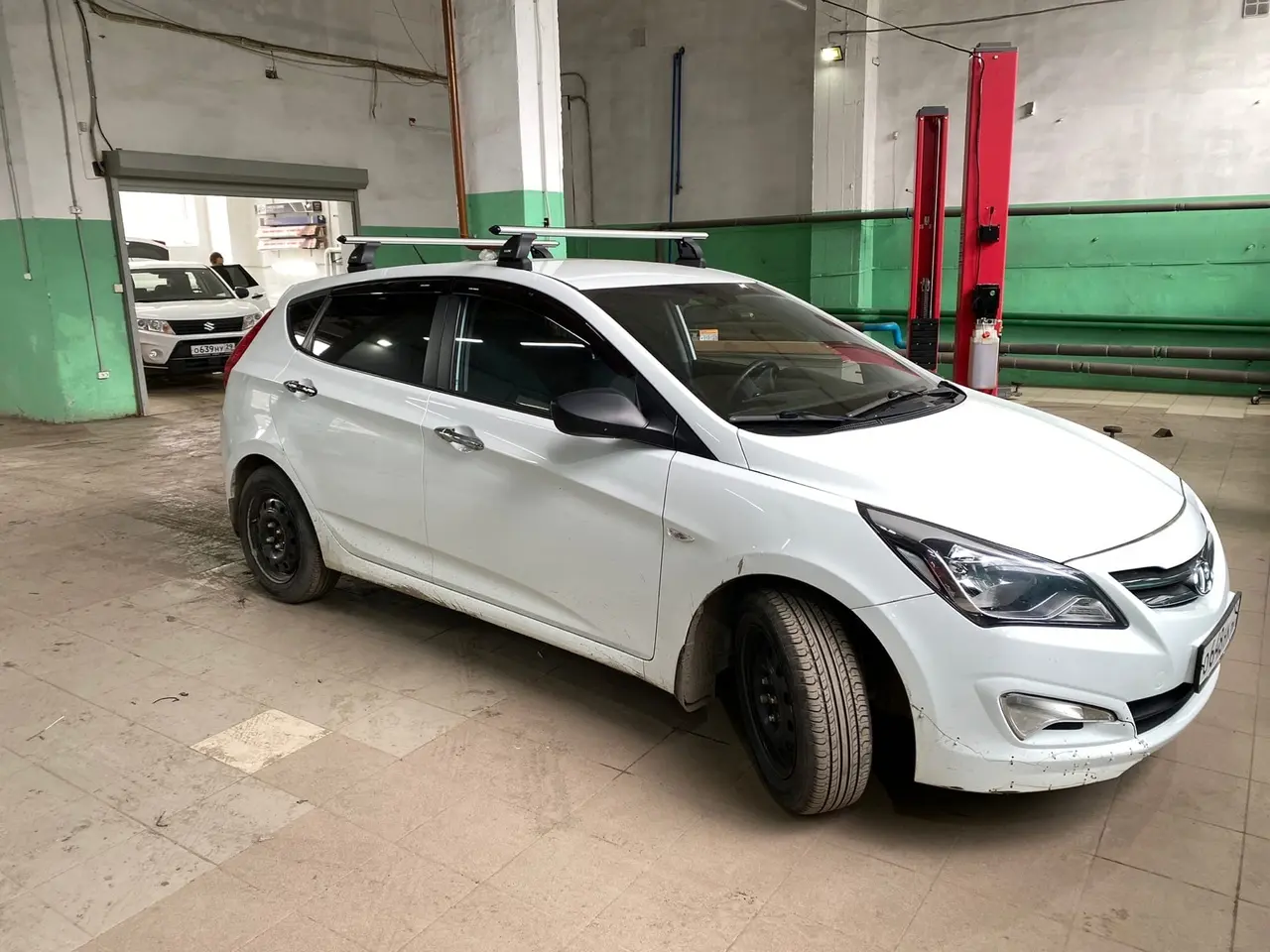 Установка багажника на Hyundai Solaris