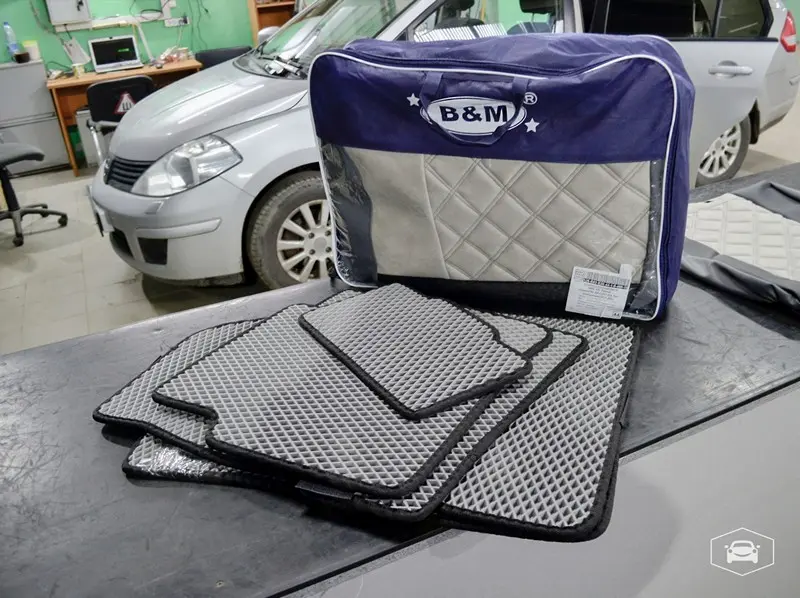 Чехлы B&m на Nissan Tiida