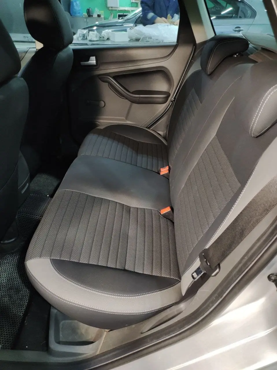 Ford Focus 2 чехлы Интер, ручка КПП, подлокотник, перетяжка руля