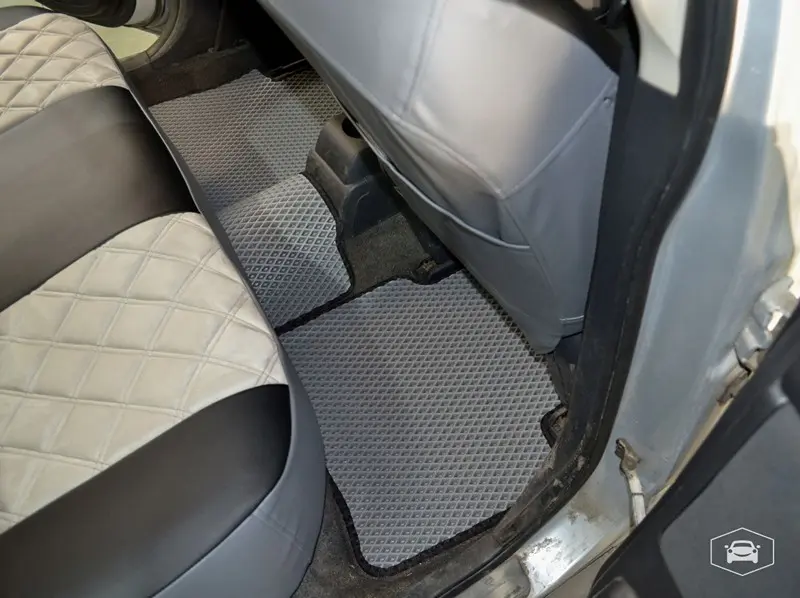 Чехлы B&m на Nissan Tiida