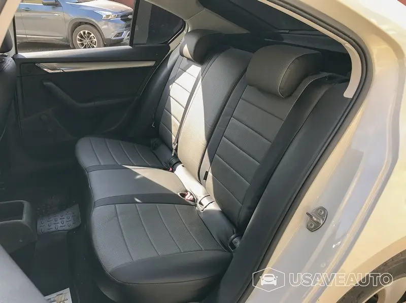 Установка чехлов на Skoda Oktavia A7 от компании Автопилот Установка чехлов на Skoda Oktavia A7 от компании Автопилот