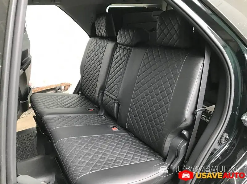 Установка чехлов на Toyota Fortuner от компании Автопилот