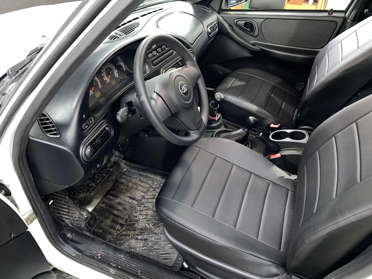 Чехлы и сигнализация СтарЛайн А93 на Lada Niva Чехлы и сигнализация СтарЛайн А93 на Lada Niva