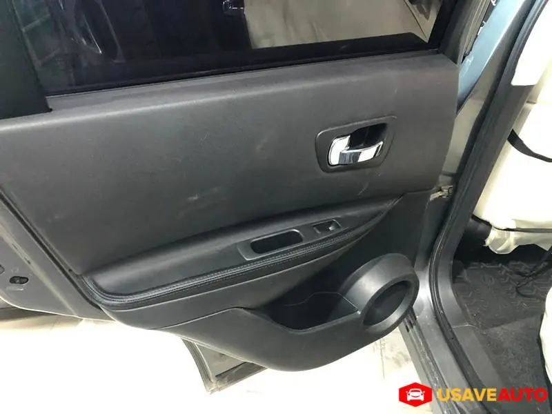 Перетяжка дверных карт на Nissan Qashqai