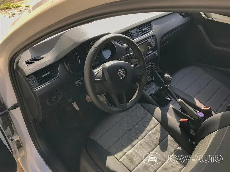 Установка чехлов на Skoda Oktavia A7 от компании Автопилот Установка чехлов на Skoda Oktavia A7 от компании Автопилот