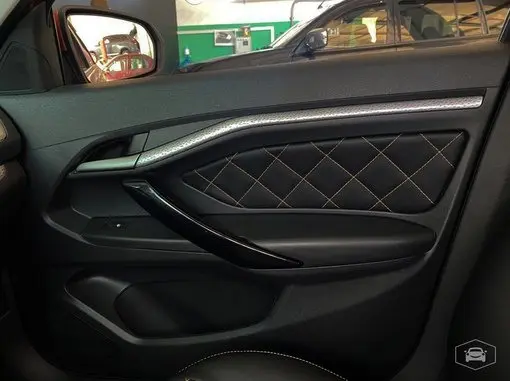 Перетянули руль, подлокотник, дверные карты 