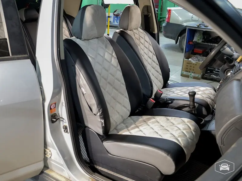 Чехлы B&m на Nissan Tiida