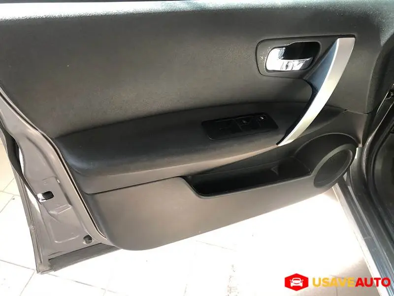 Перетяжка дверных карт на Nissan Qashqai