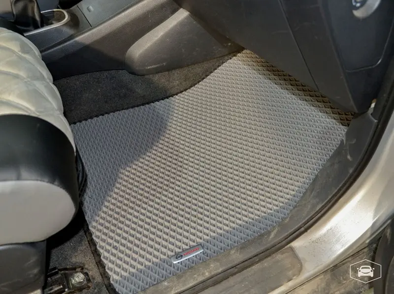 Чехлы B&m на Nissan Tiida