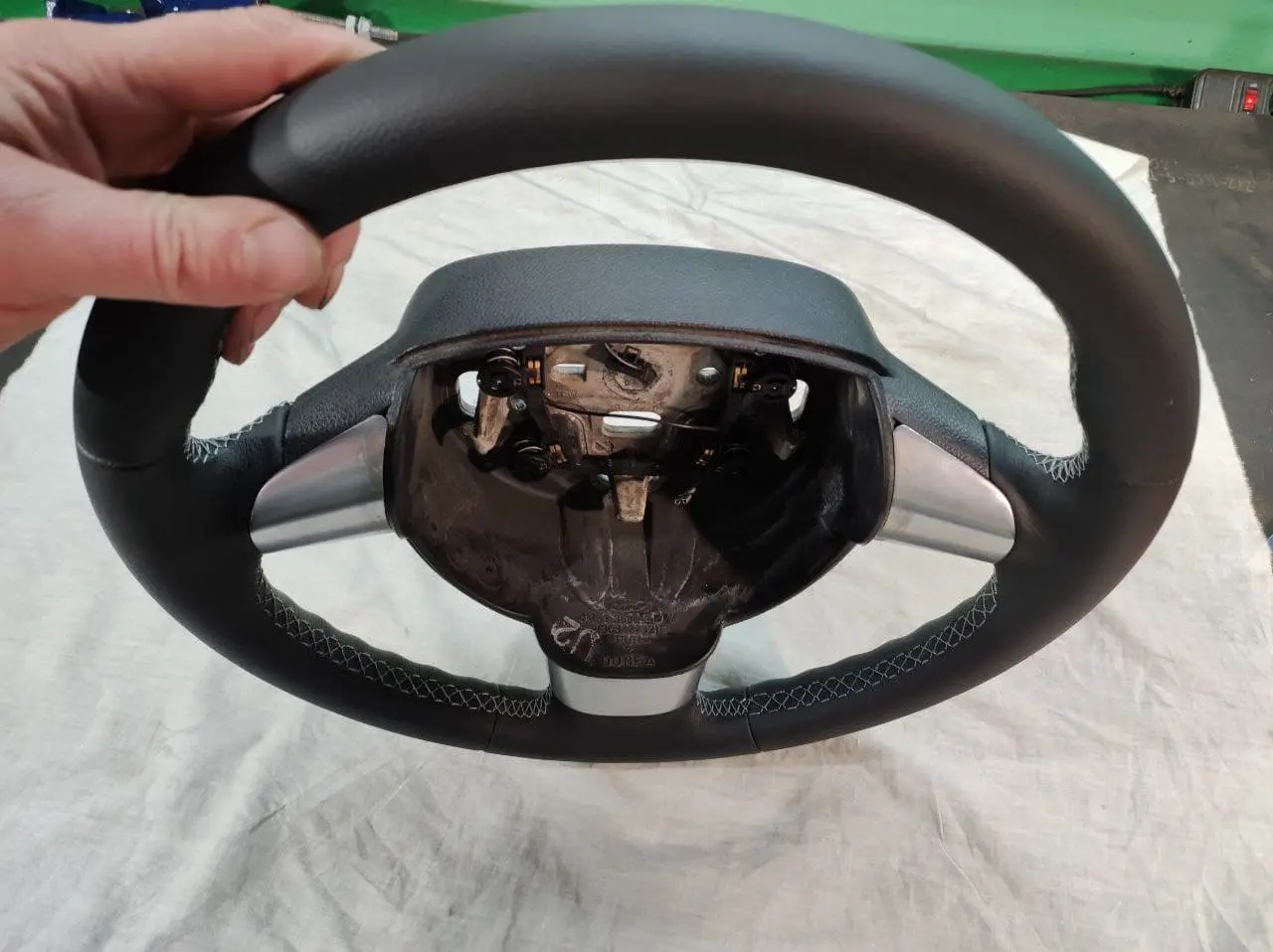 Ford Focus 2 чехлы Интер, ручка КПП, подлокотник, перетяжка руля