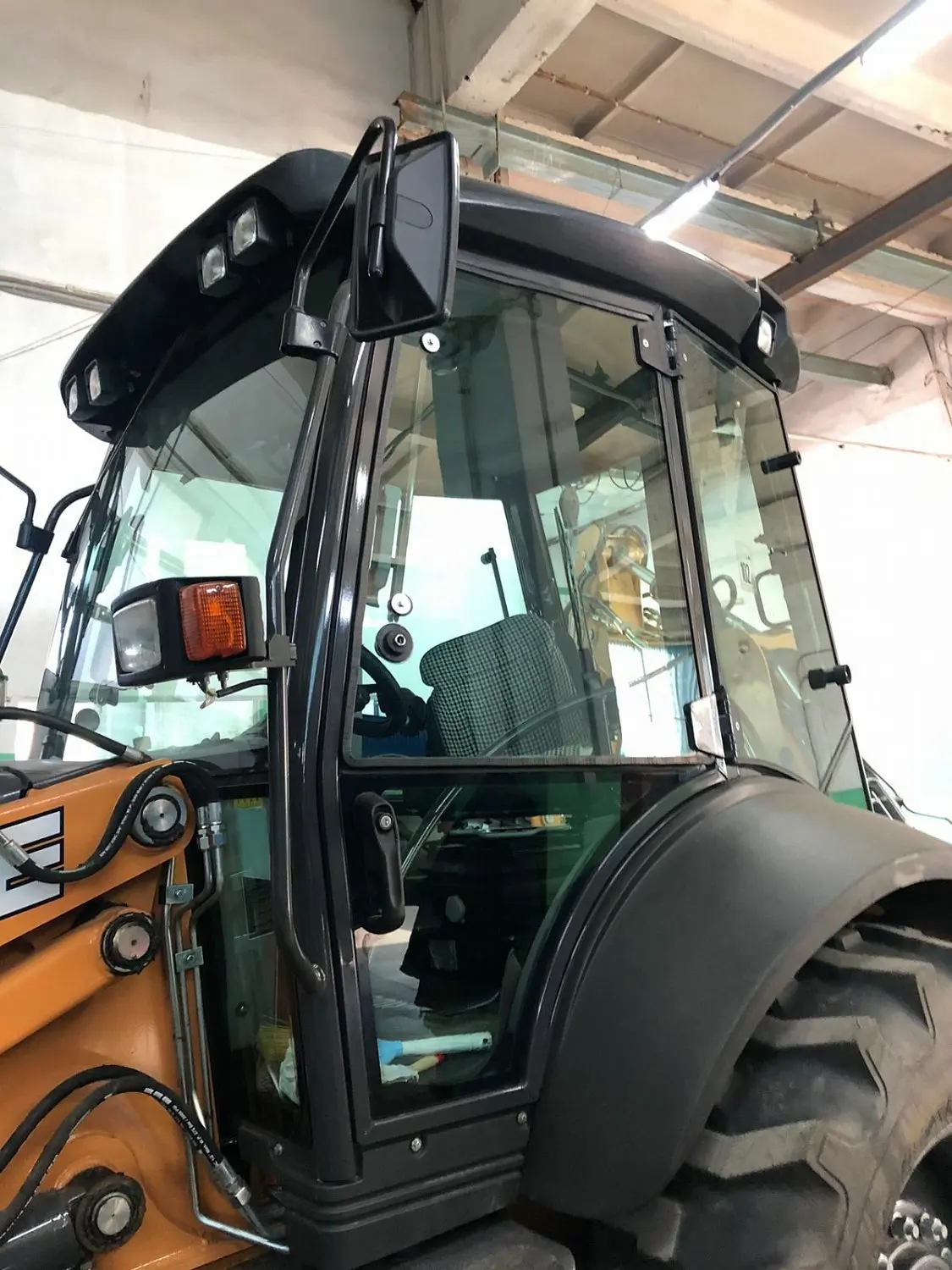 Тонировка трактора Case 580T