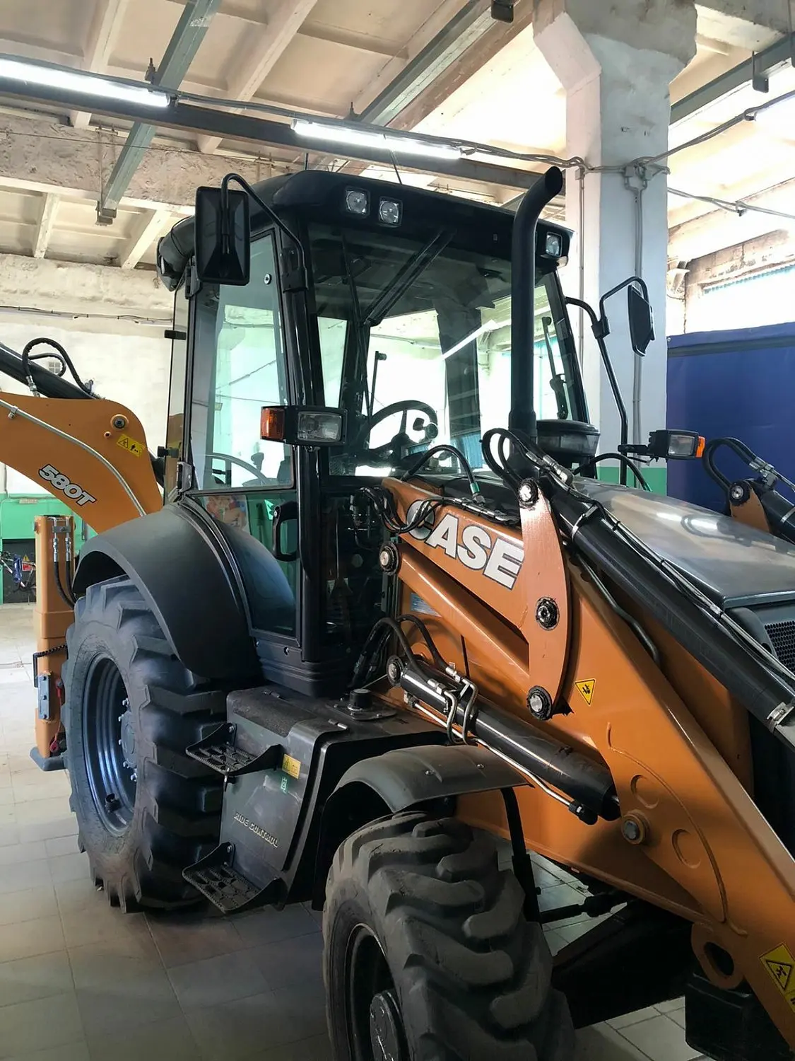 Тонировка трактора Case 580T